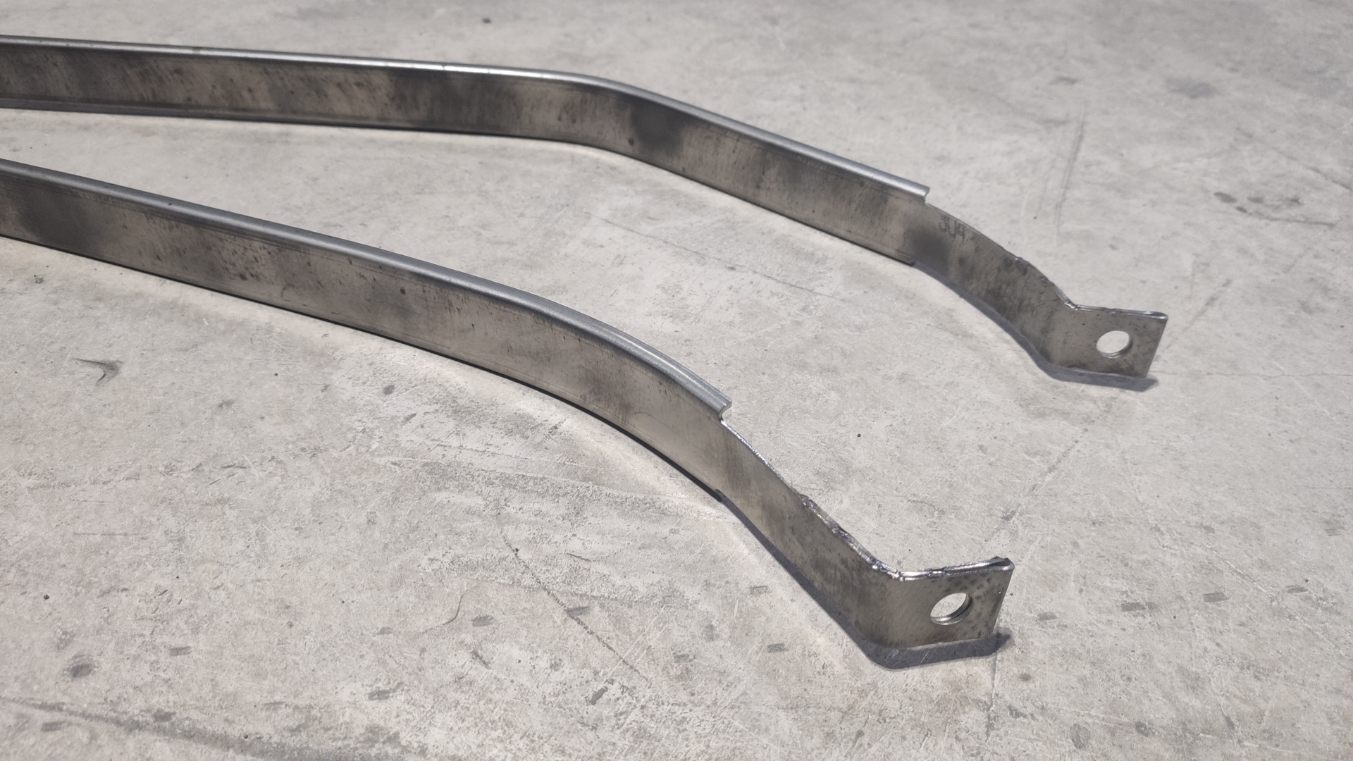 лента крепления бензобака ваз 2114. крепление топливного. хомут крепления бензобака ауди а6с4. крепление бака пассат б3. хомут топливного фильтра ваз 2110.