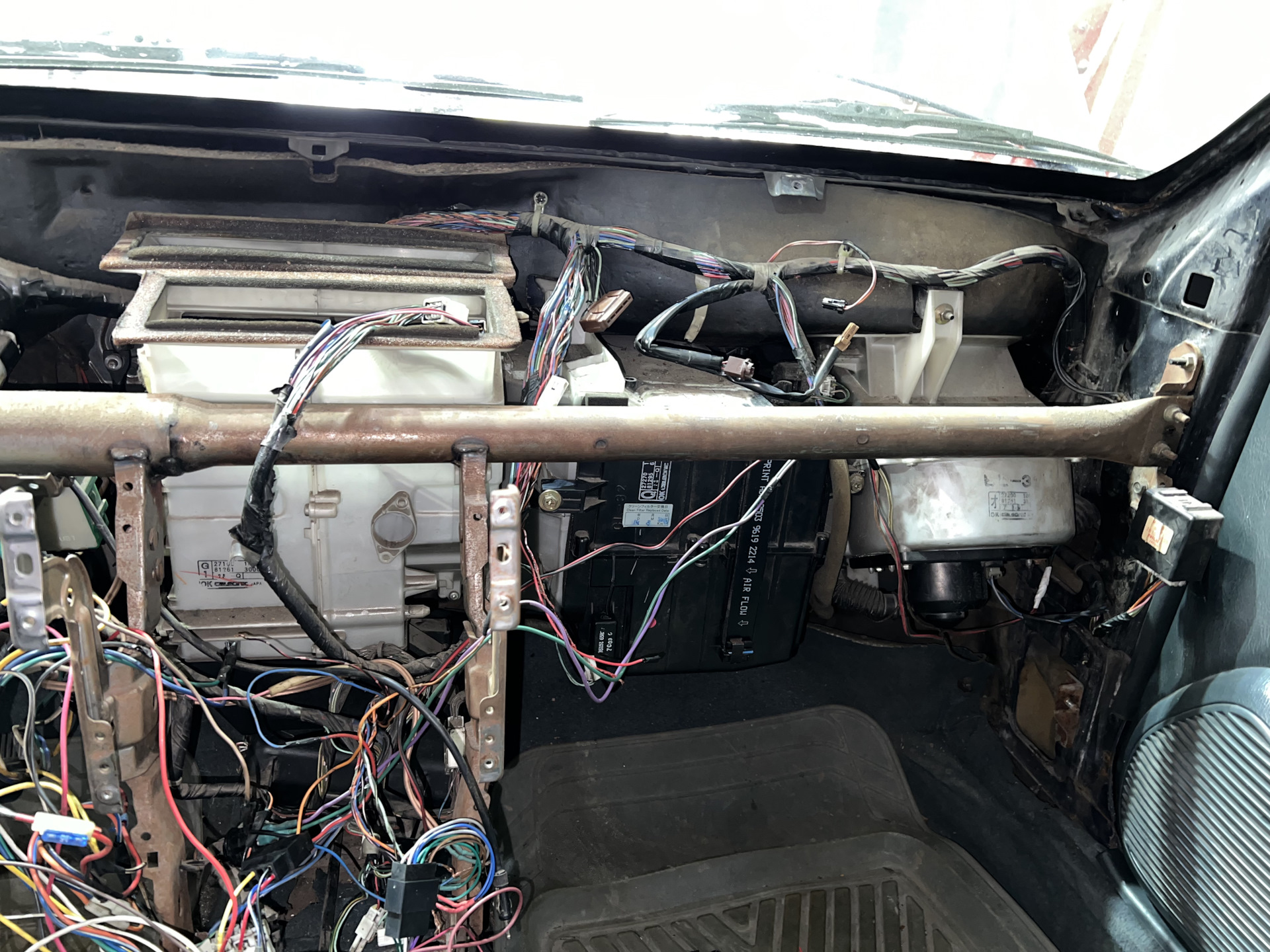 Случайно увидел что печка капает — Nissan Almera I (N15), 1,6 л, 1997 ...
