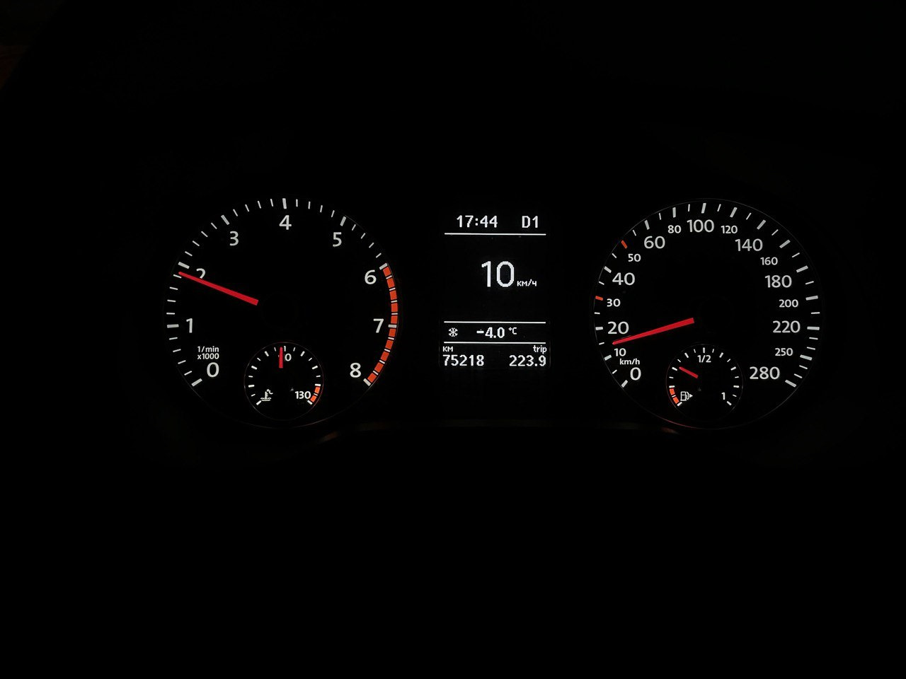 Volkswagen tiguan 260 км/ч. Расход топлива тигуан 2. 4. Расход топлива на тигуане 2. Расход тигуана 1.