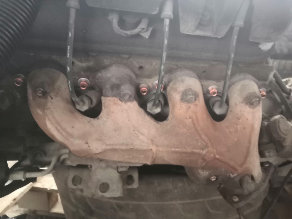 Шпильки на выпускной коллектор — Cadillac Escalade (2G), 6 л, 2002 года ...