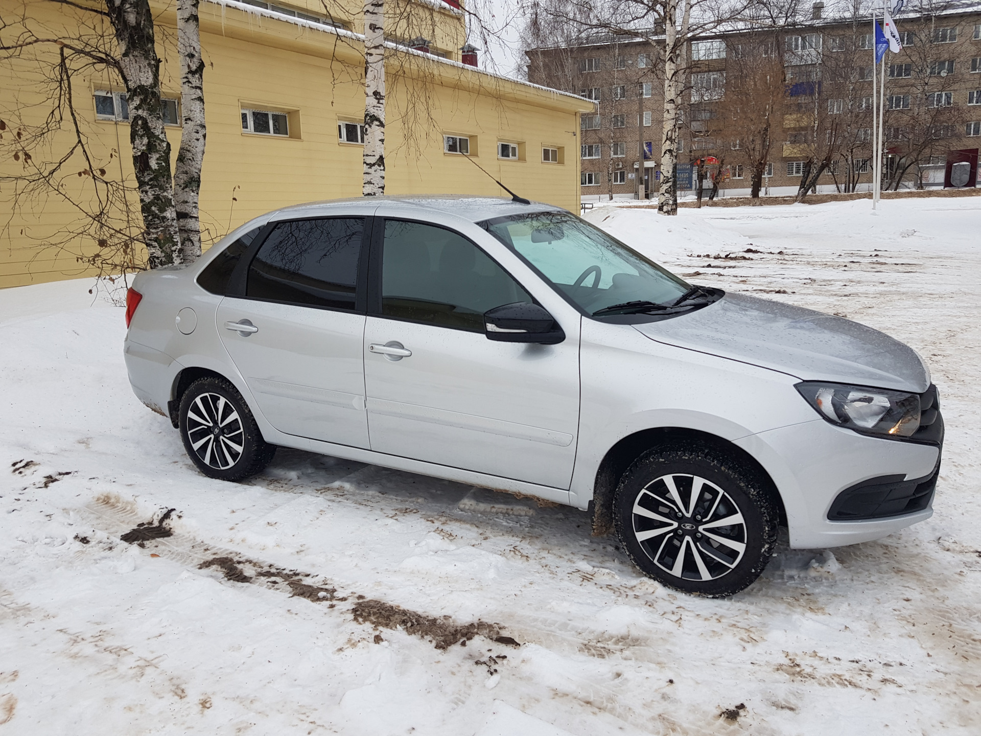 Тонировочке быть — Lada Гранта (2G) FL, 1,6 л, 2022 года | стайлинг | DRIVE2