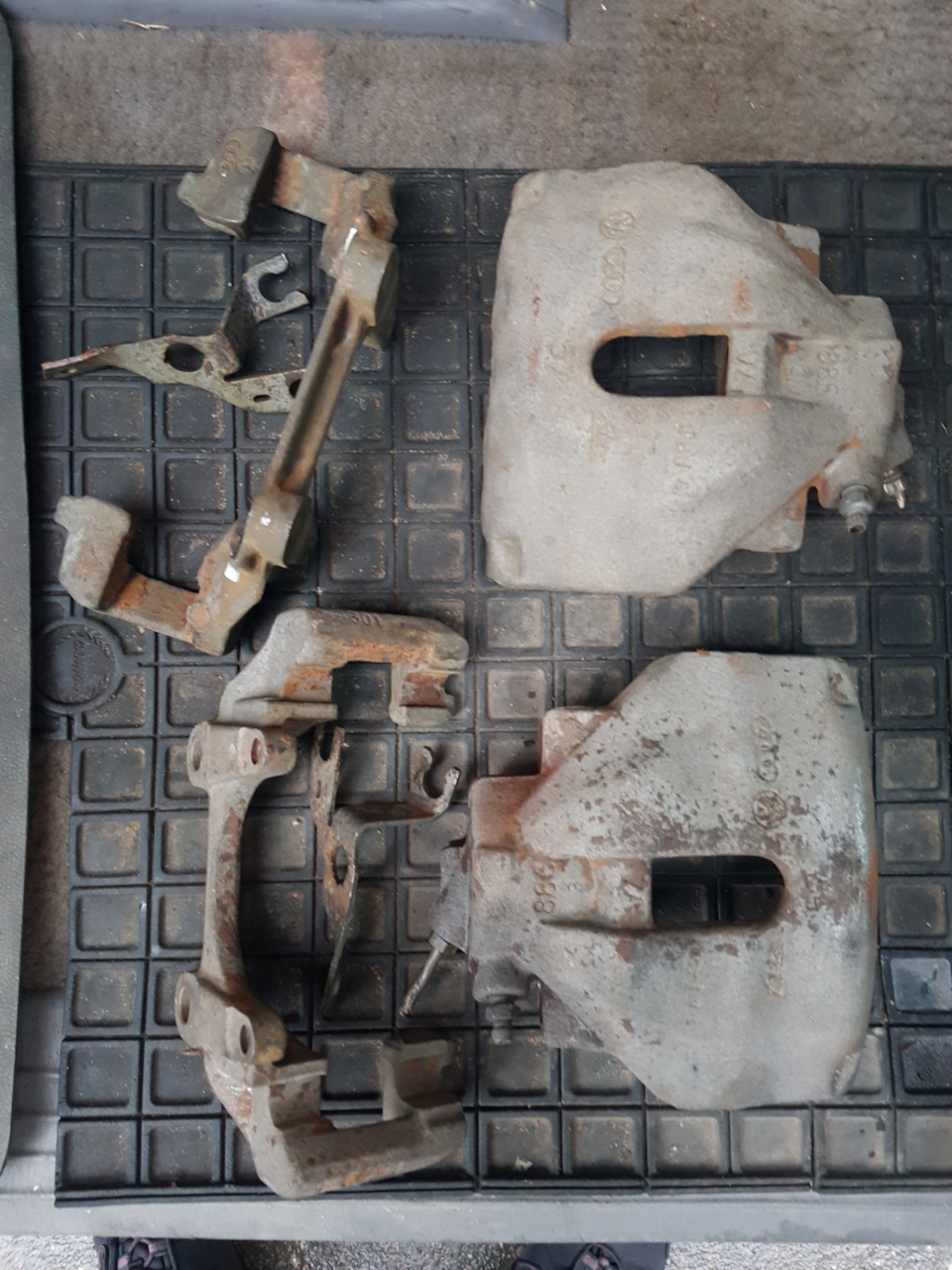 Подготовлены к песочке и открасу в полимер — Volkswagen Passat Variant (B3)