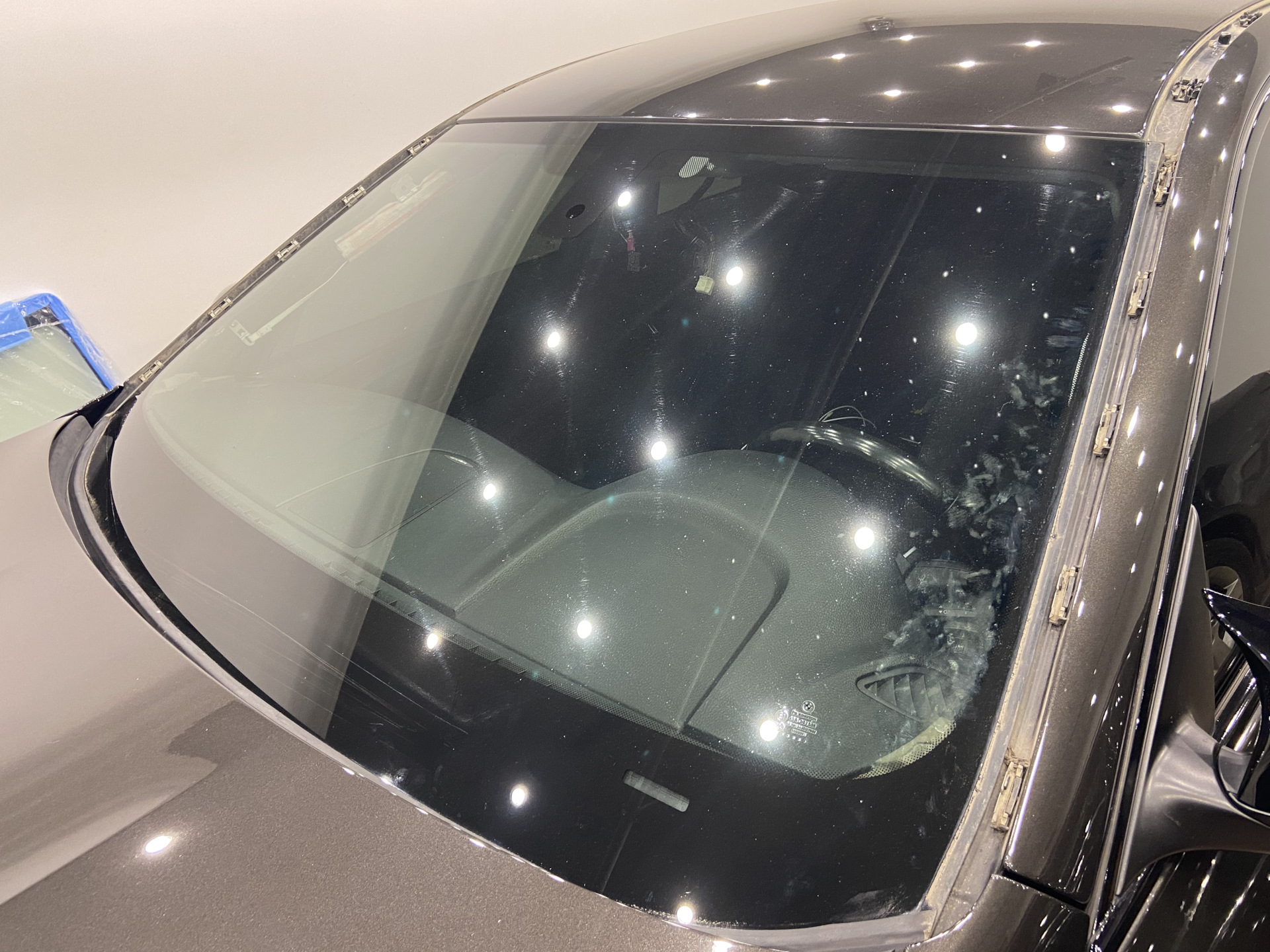 Замена лобового стекла — BMW 5 series (F10), 2 л, 2014 года | своими ...