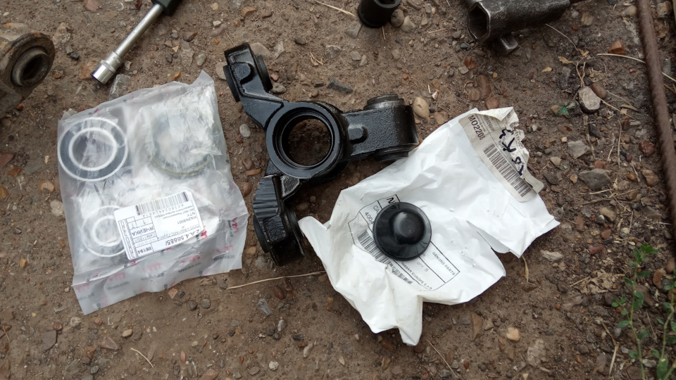Замена кронштейнов поворотных кулаков — Nissan Primera (P12), 1,8 л ...