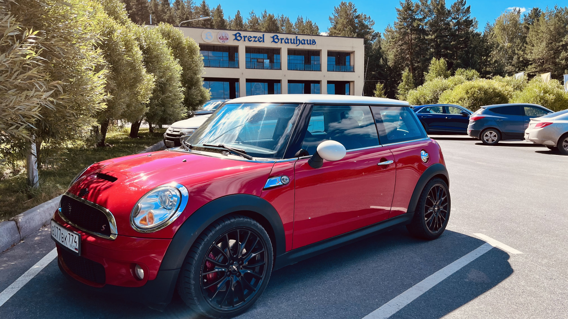 Mini челябинск. Mini Cooper Hatch s 3-Door 2019. Mini Hatch 3 s. Мини Купер s 2023 Green. Cooper vans.