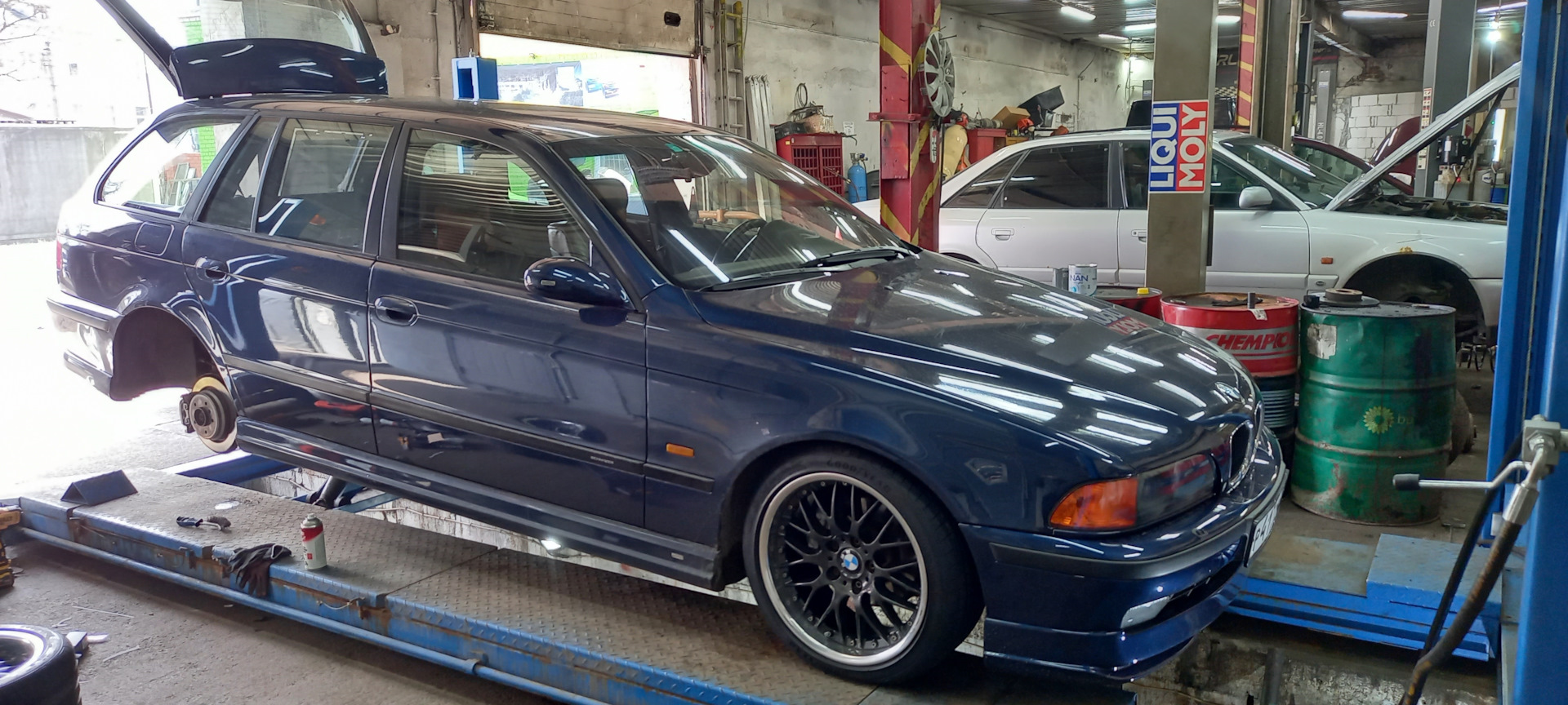 Замена заднего датчика абс, датчика колодок. — BMW 5 series Touring ...