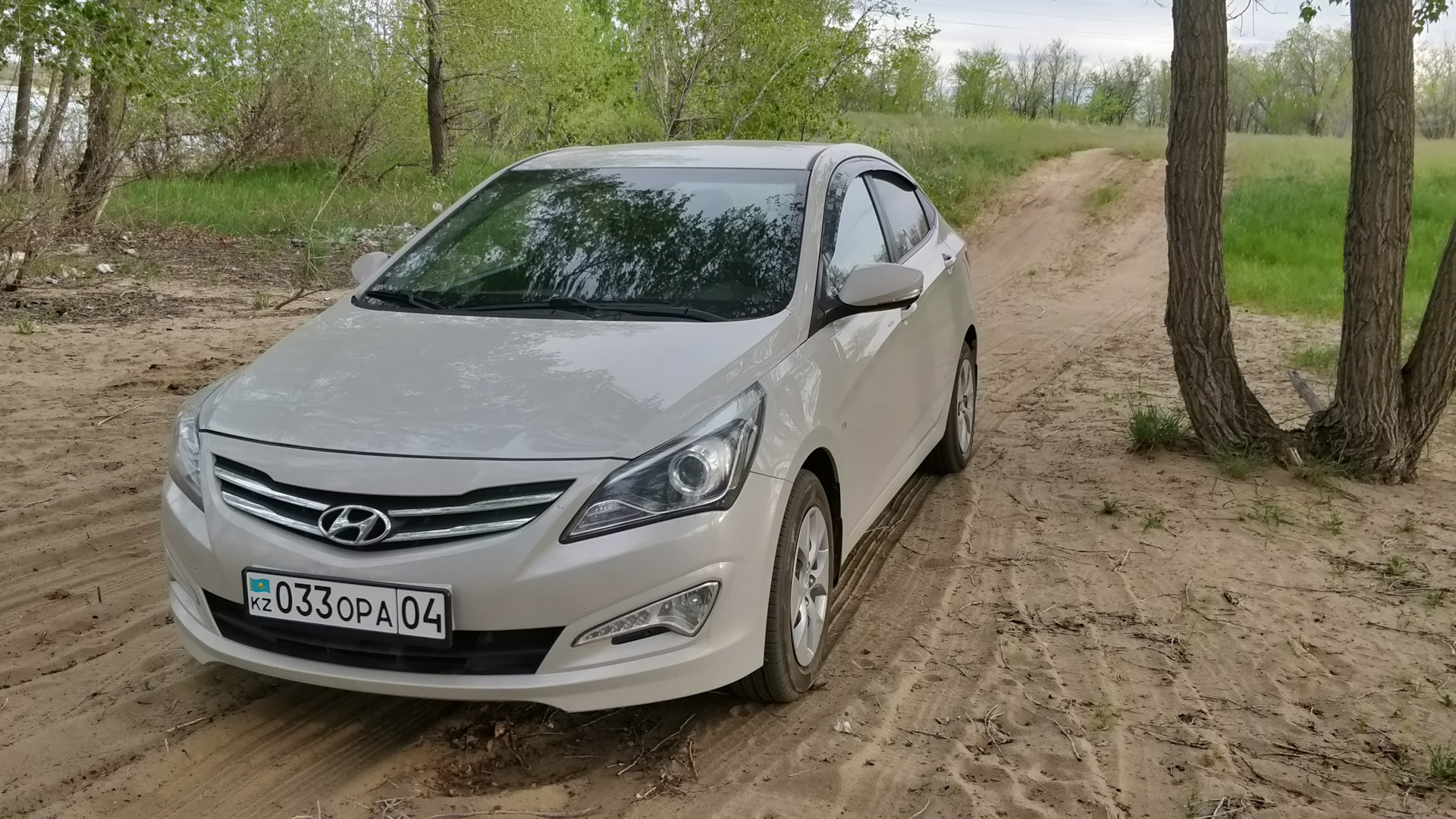 Hyundai Accent (4G) 1.6 бензиновый 2015 | 