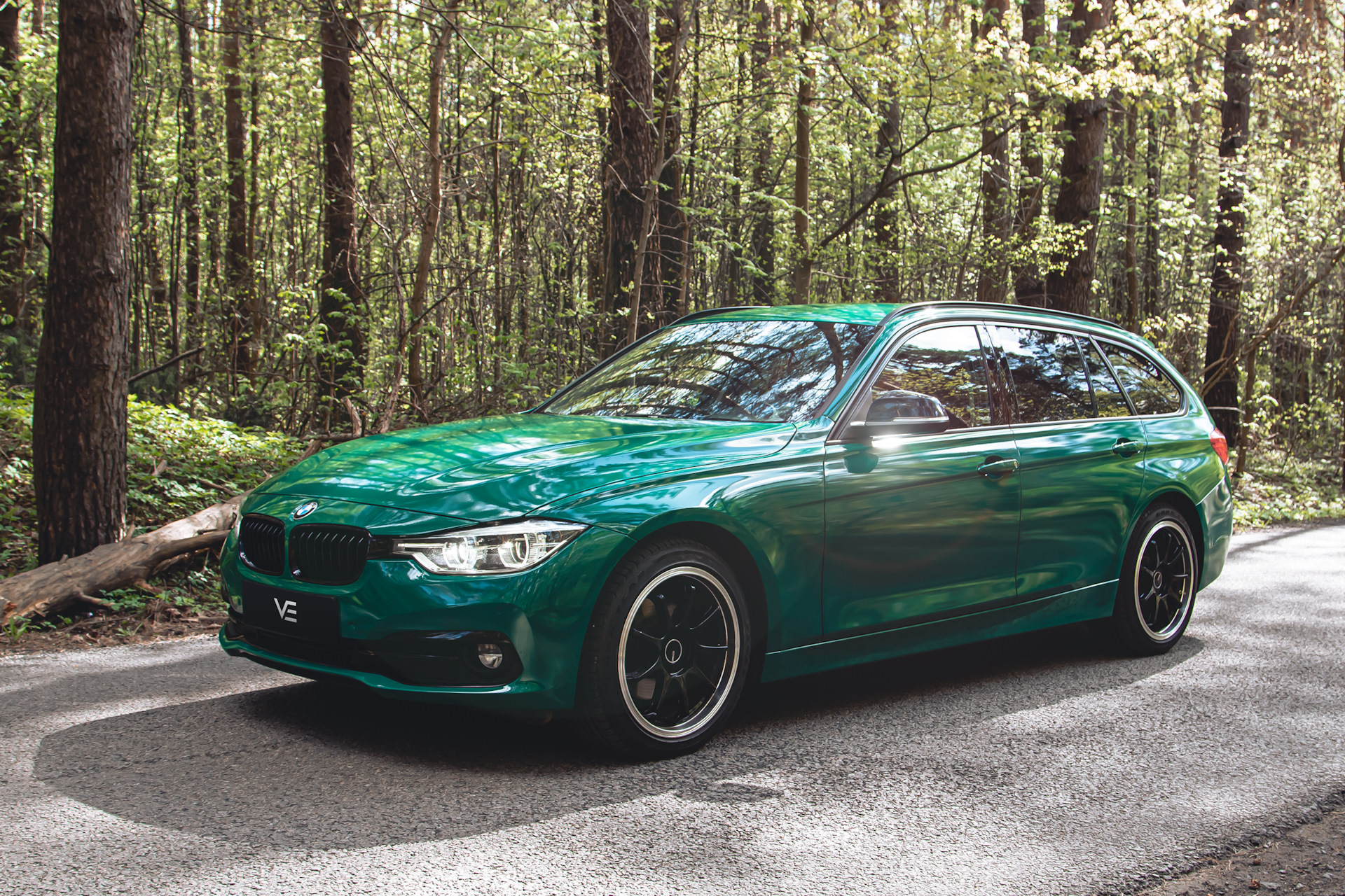 BMW F31: ПРОЩАЙ СКУЧНЫЙ ЧЕРНЫЙ, ДА ЗДРАВСТВУЕТ JUNGLE GREEN! — VE STUDIO на  DRIVE2