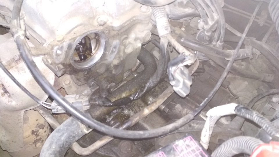 Замена сальника трамблера — Nissan Almera I (N15), 1,4 л, 1999 года ...