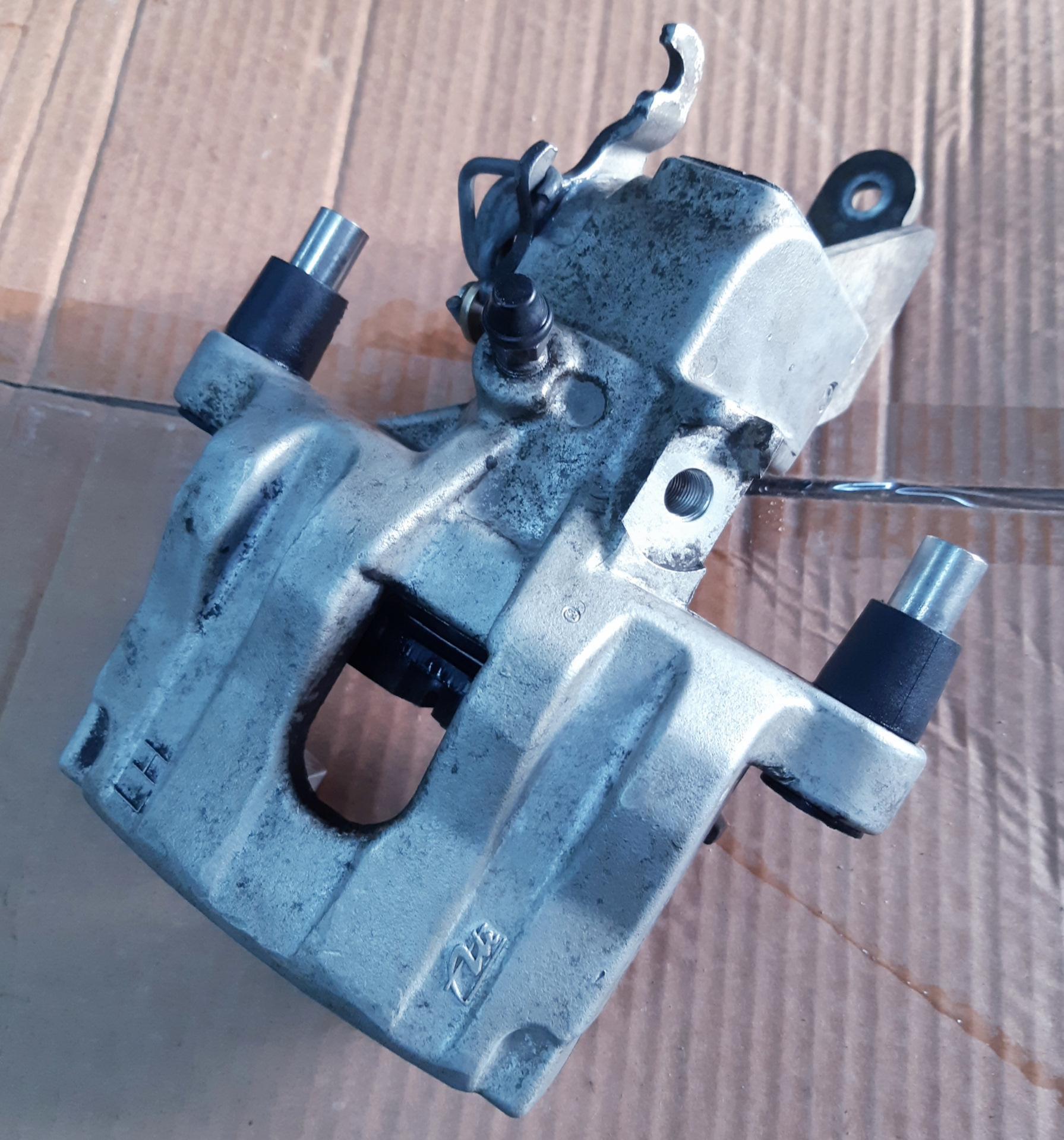 задний суппорт на isuzu trooper. задний суппорт с ручником. суппорт задний ford focus 1 на ваз. задние тормозные суппорта элантра 5. суппорта лукас на ваз 2108.