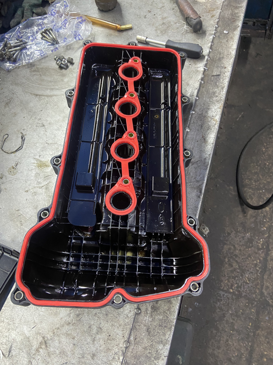 Очередная замена прокладки клапанной крышки, Течь тормозной жидкости ...