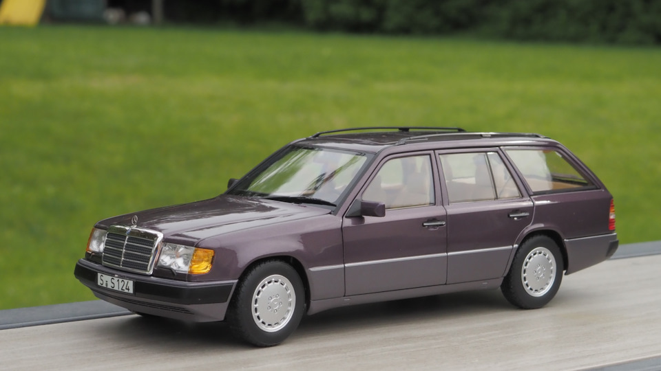1/18 Mercedes-Benz 300D (S124), 1990 (Norev #B6 604 0701