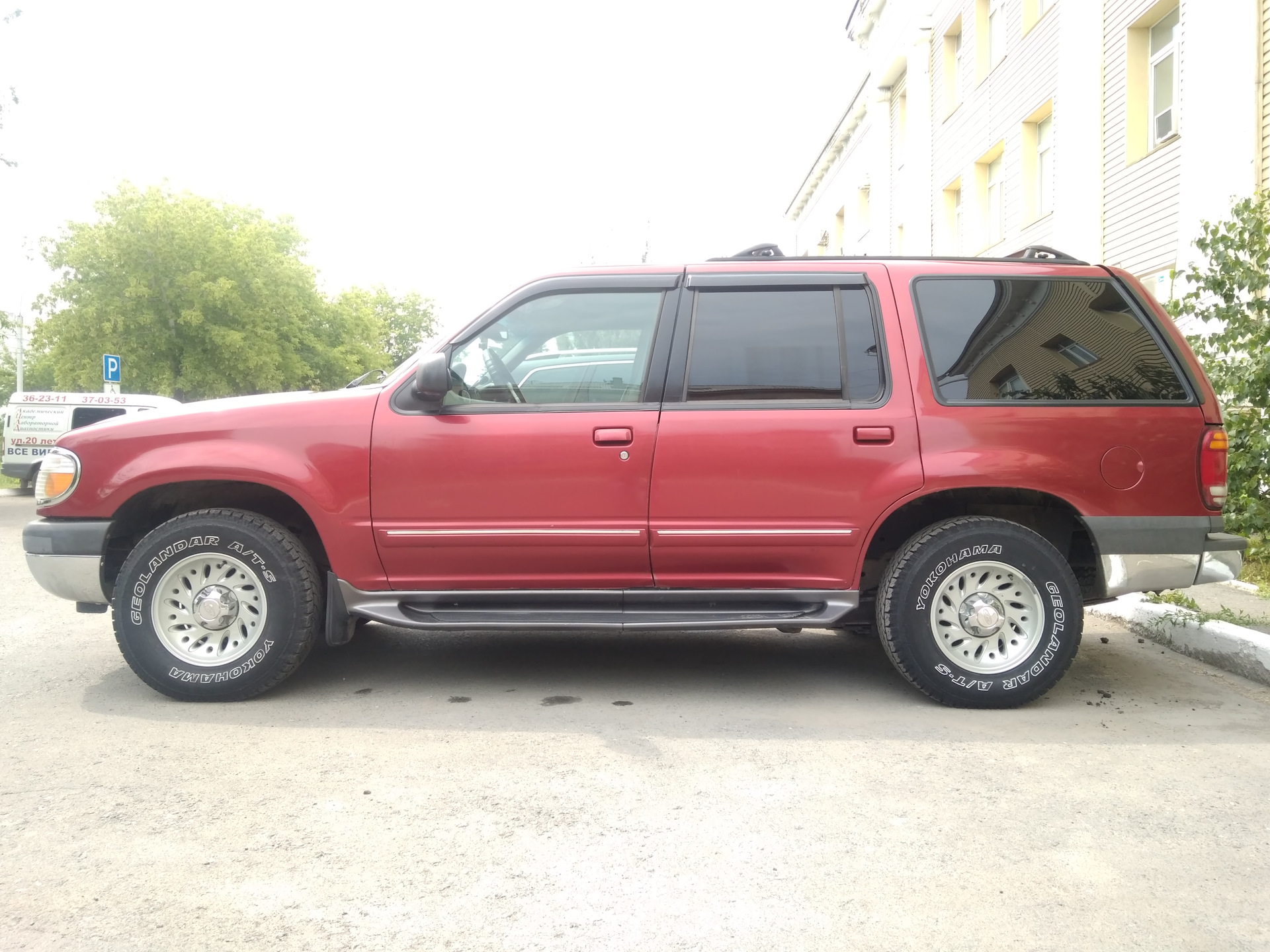 Ford Explorer 2 2000