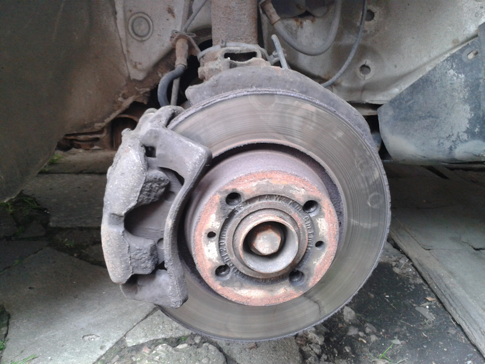 Греется передний правый тормозной диск (Решено) — Audi 80 (B4), 2 л ...