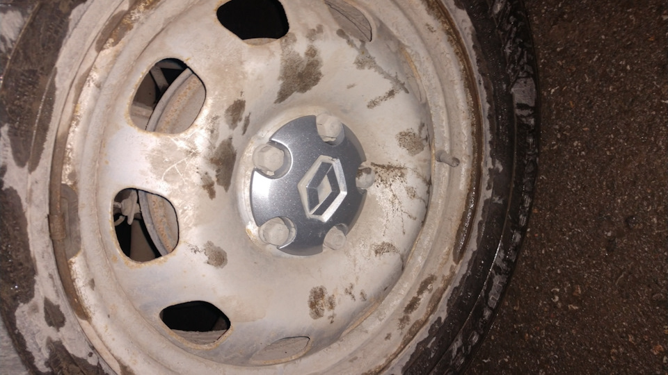 Колпаки на штамповку — Renault Duster (1G), 2 л, 2012 года | колёсные ...