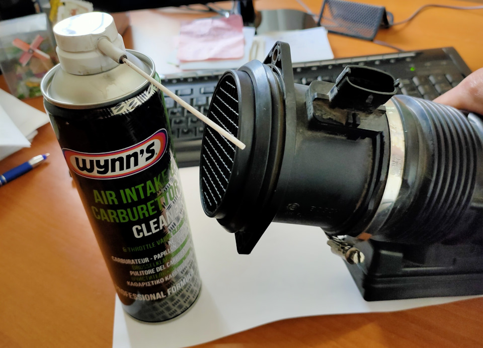 Чистка датчика массового расхода воздуха — Volvo XC60 (1G), 2,4 л, 2009 ...