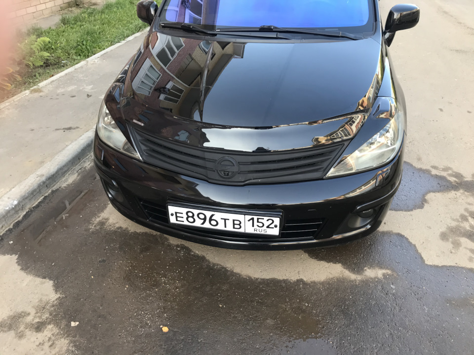 Дефлектор капота — Nissan Tiida (1G), 1,8 л, 2011 года | стайлинг | DRIVE2