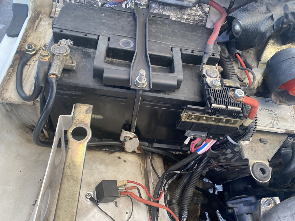 Установка предохранителей на плюсовой клемме — Lada 4x4 3D, 1,7 л, 2006 ...