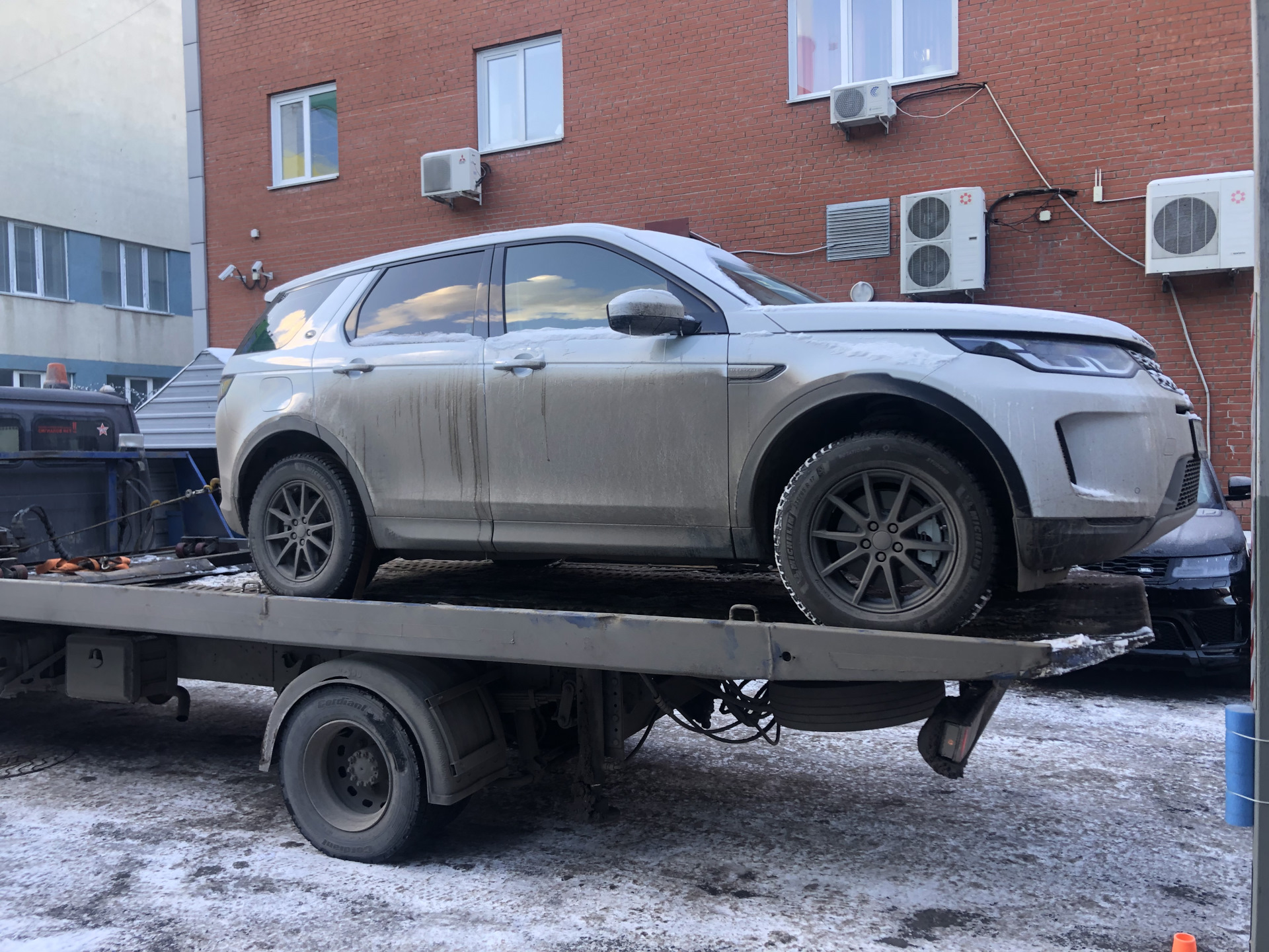 Битый не битого везёт. Или где у новых LRDS разблокировать коробку — Land  Rover Discovery Sport (2G), 2 л, 2020 года | визит на сервис | DRIVE2