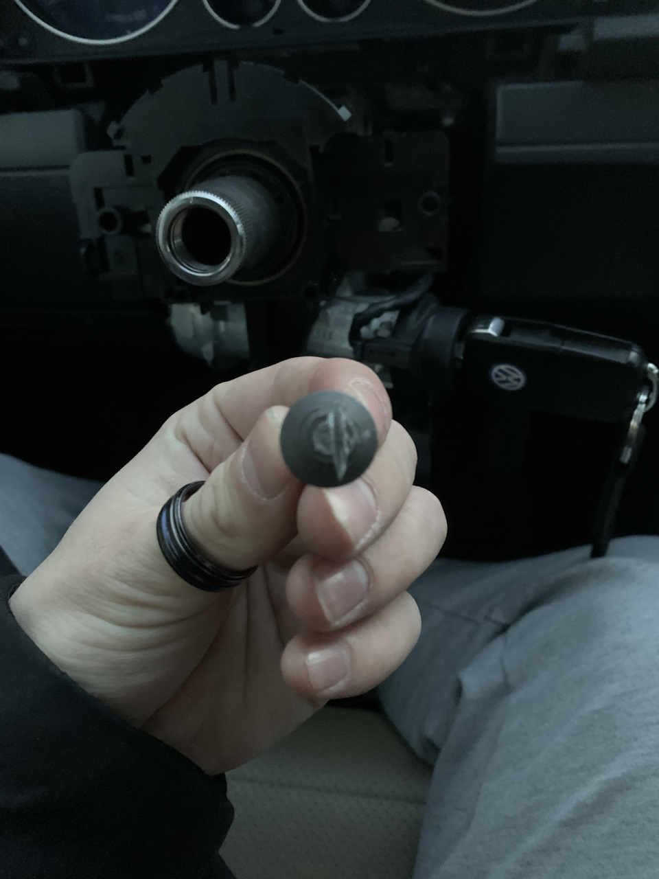 Заклинил замок зажигания #2 — Volkswagen Golf Mk5, 1,6 л, 2006 года ...