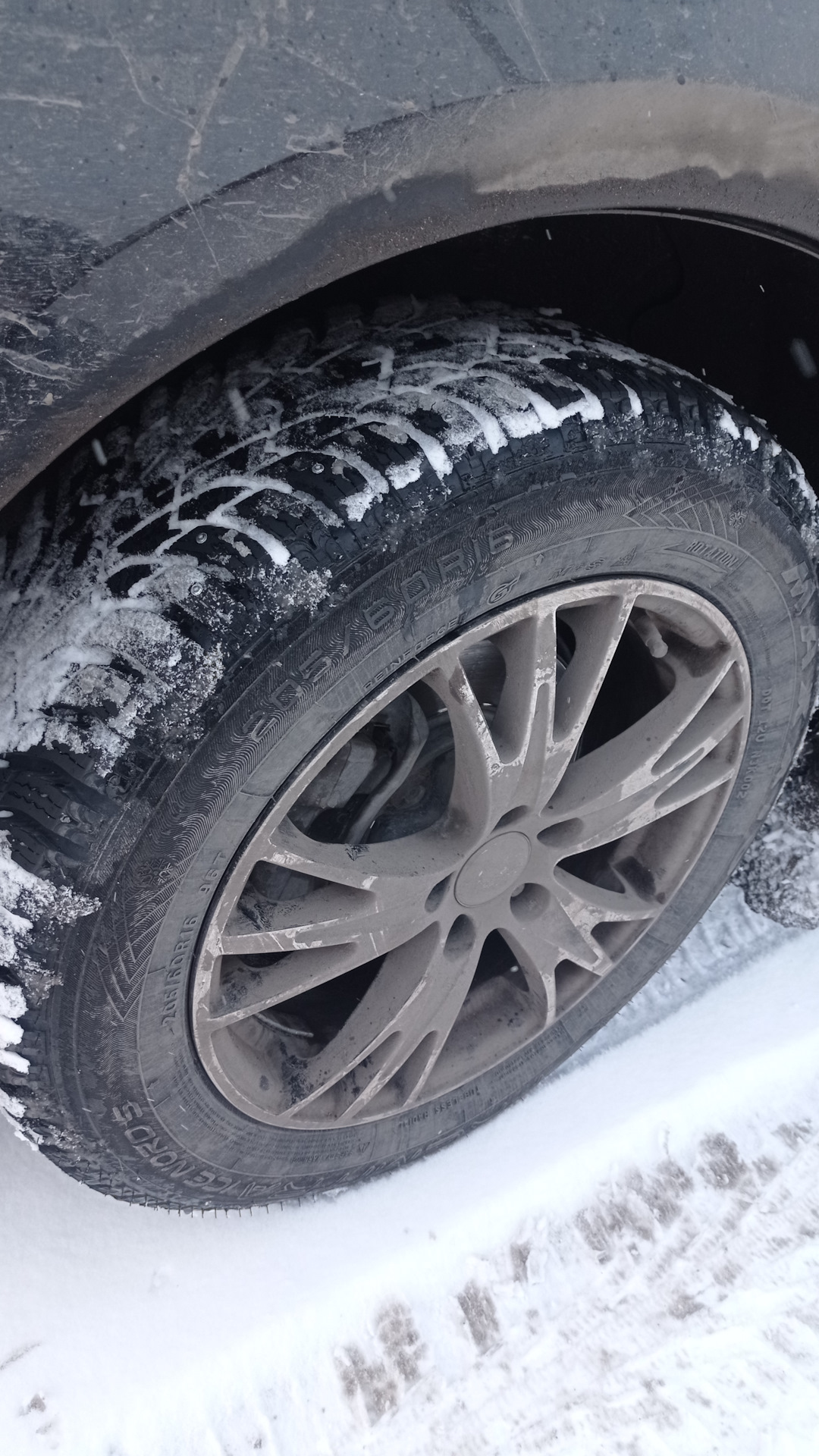 Premitra ice 5 suv отзывы. Зимняя резина Максис липучка. Нива Шевроле на зимней резине 215 7515