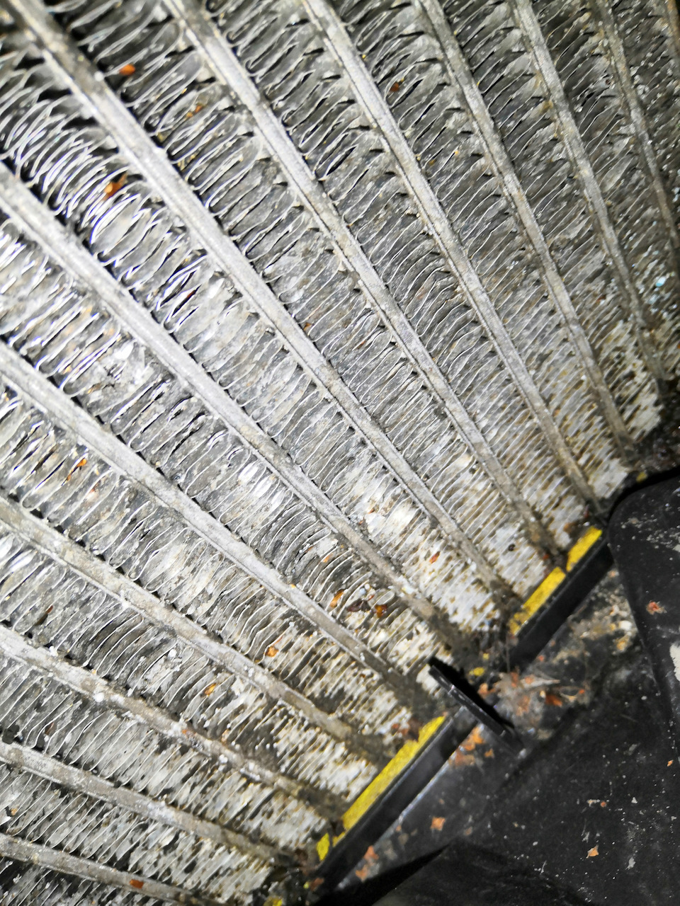 Чистка радиатора (осушителя) отопителя просто и дёшево. Без лишних ...