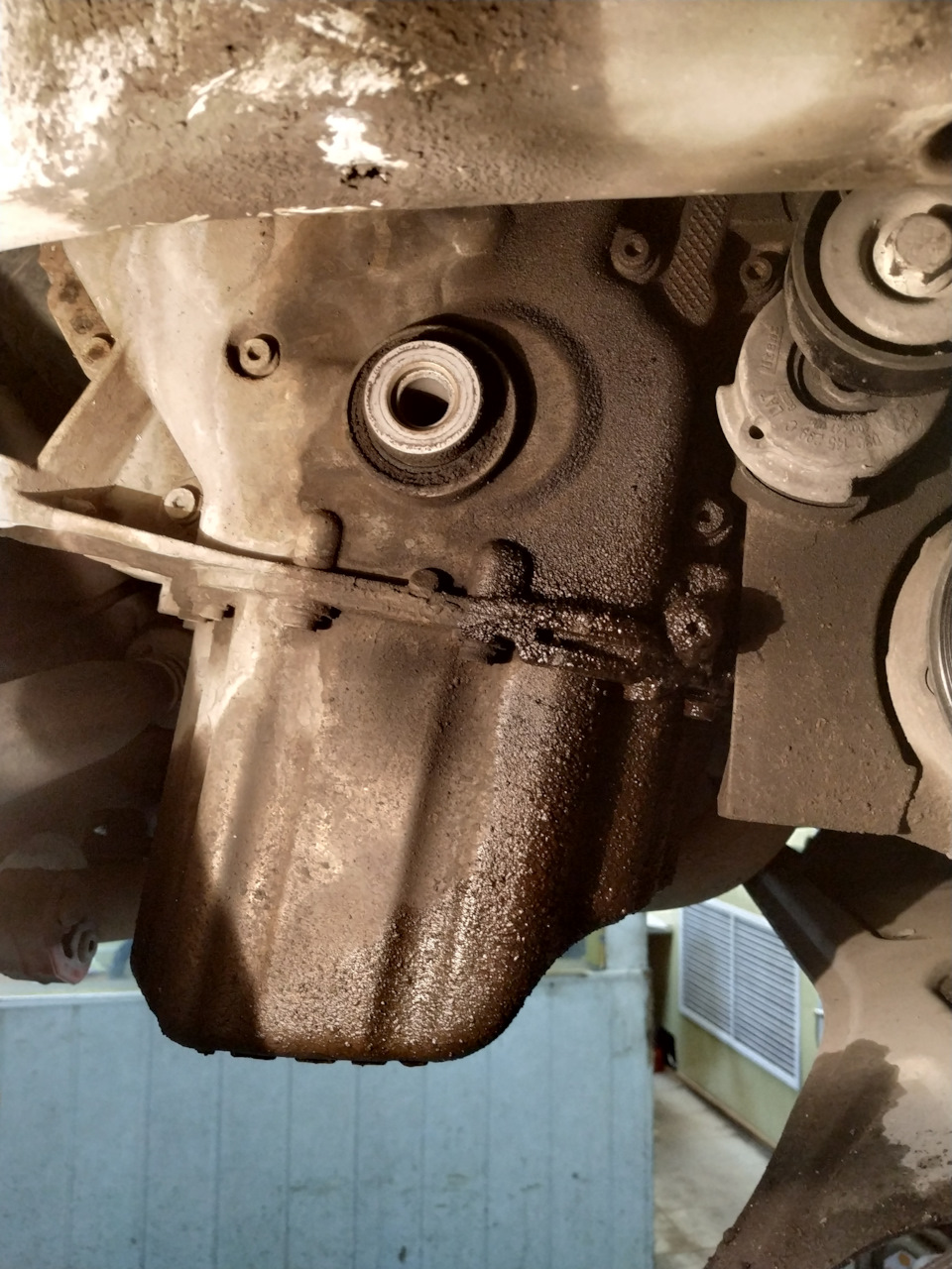 Подтеки масла CFNA/BTS. У кого было? — Skoda Roomster, 1,6 л, 2008 года ...