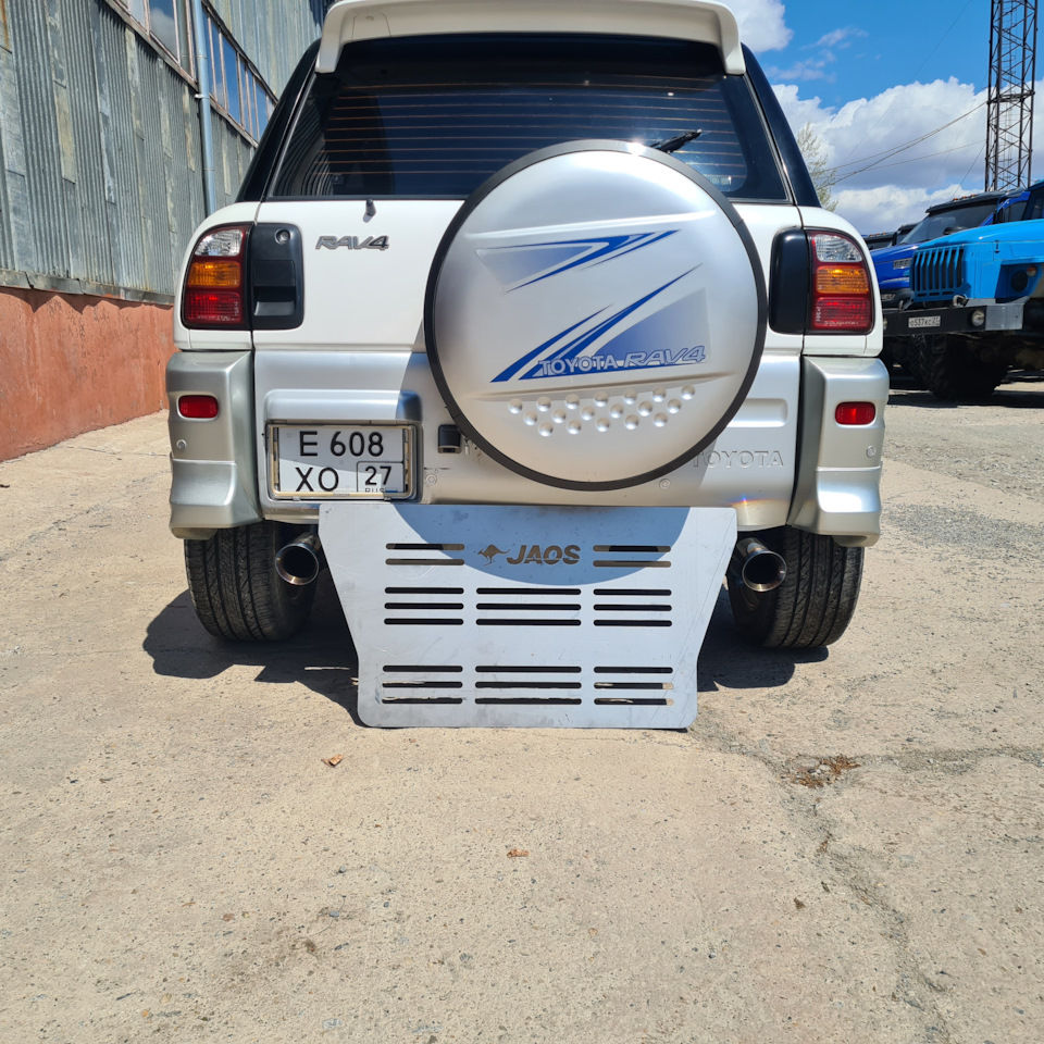 прикидываем задний фартук — Toyota RAV4 (I)