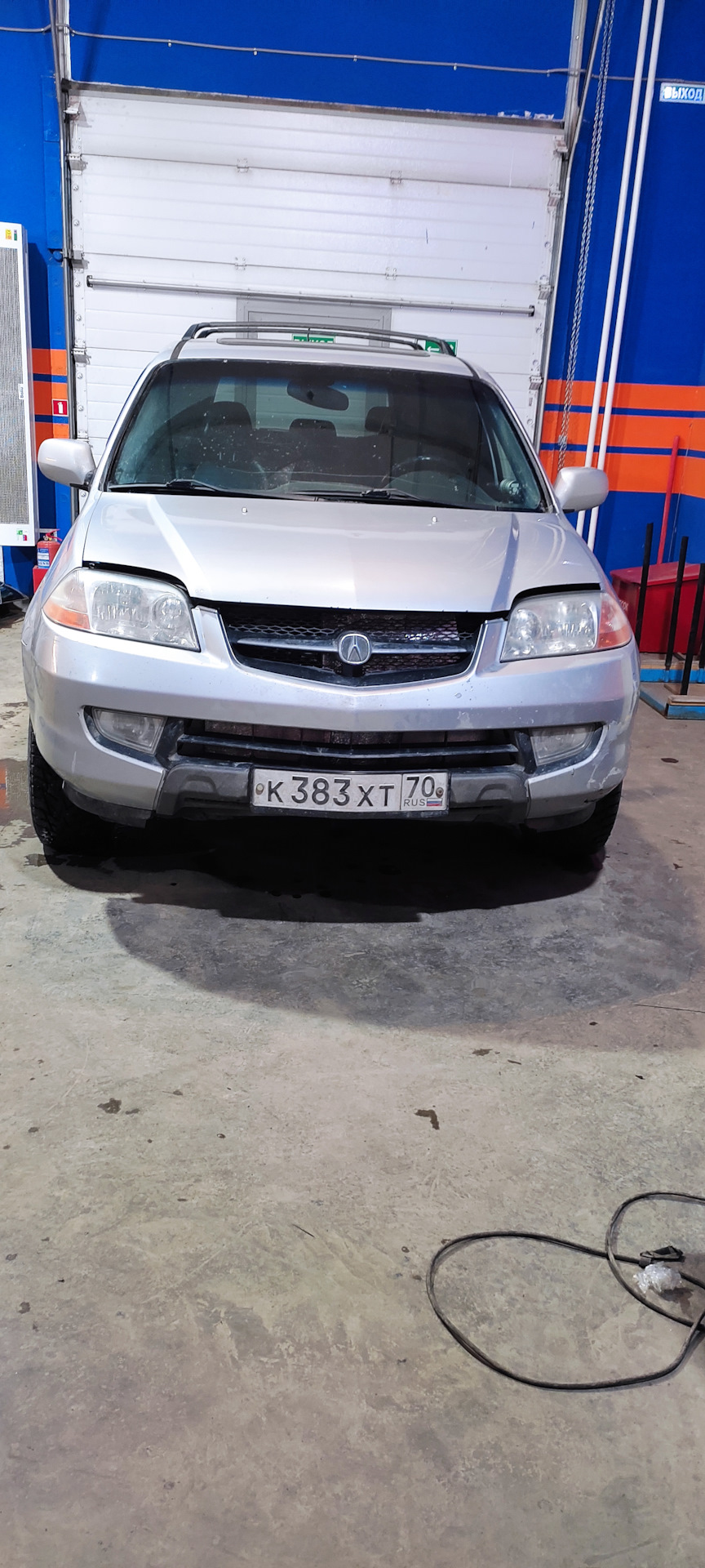 Заехал в бокс. Машина отогрелась и ребята приступили. — Acura MDX (1G)