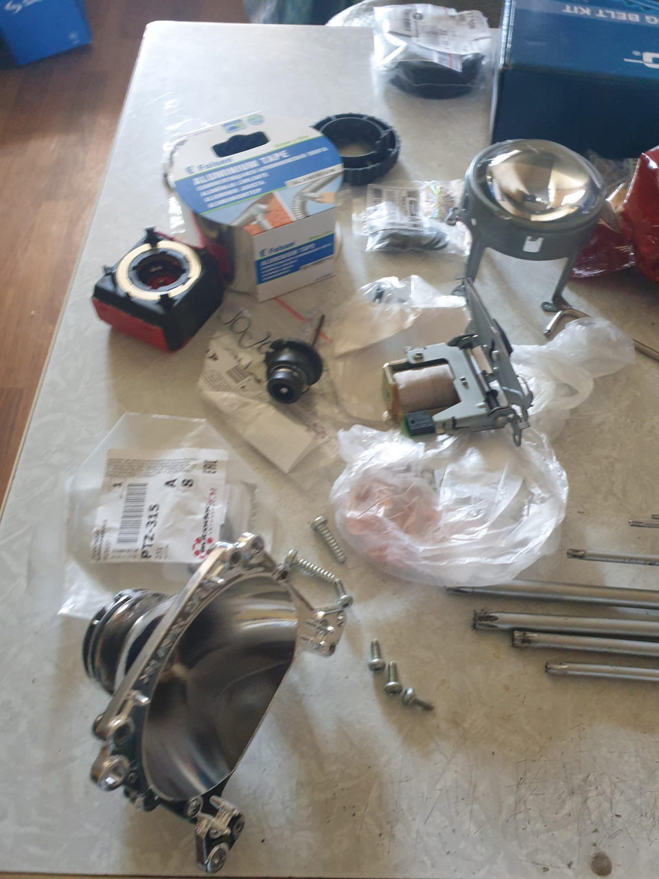 Колхозный ремонт отражателей фар — Volvo C30, 2,4 л, 2007 года | просто ...