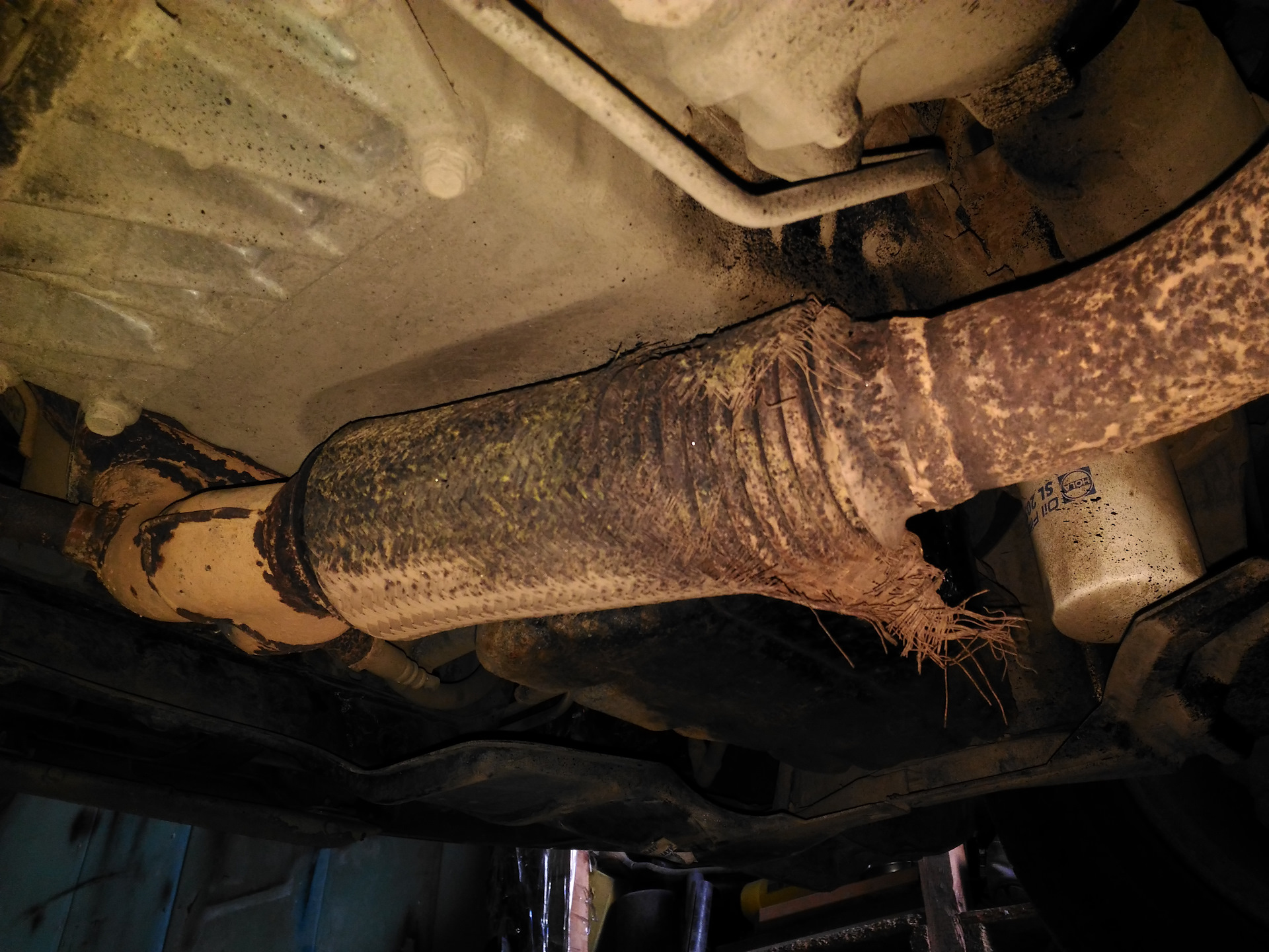 4. Гофра глушителя митсубиси каризма 1. Гофра на глушитель митсубиси аутлендер 1. 4. Гофра митсубиси аутлендер.