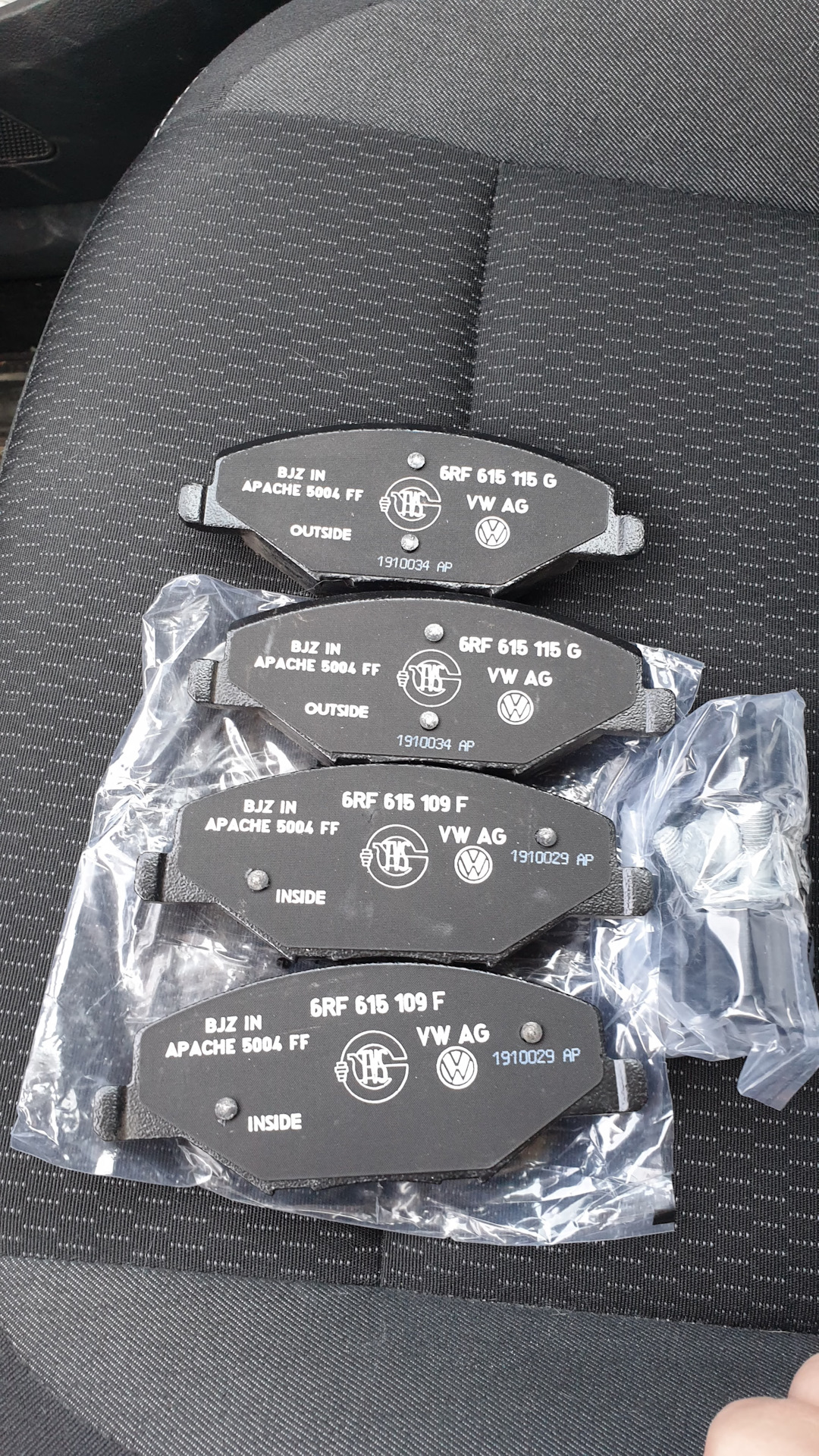 Колодки передние шкода рапид 2014 год без датчика износа. Тормозные колодки шкода рапид 2016. Тормозные колодки шкода рапид 2016. Колодки передние шкода рапид 1. 6rf615109f.