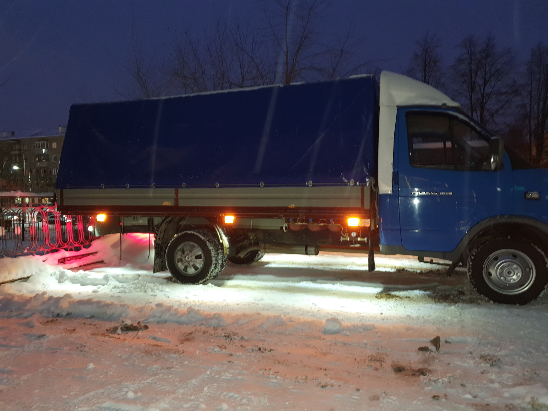 Поставь газель. Габариты Газель драйв 2. Подсветка борта. Подсветка борта Газель. Бортовая Газель подсветка.