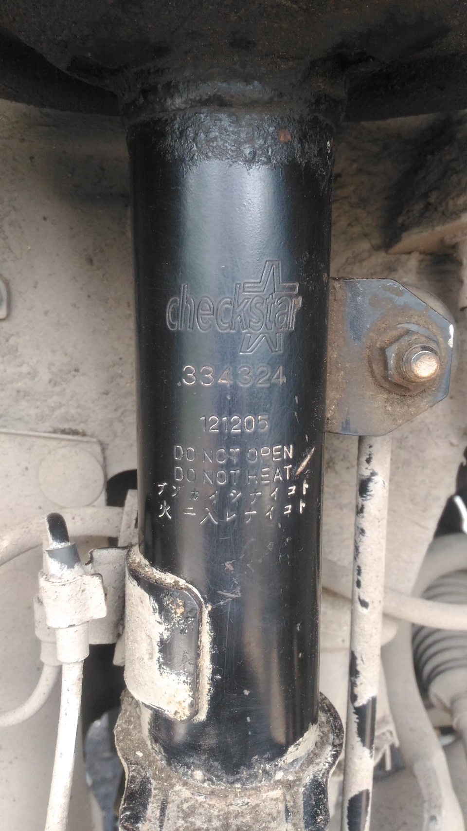 Устали передние стойки. — Toyota Corolla (120), 1,6 л, 2006 года ...