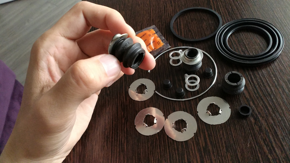 Клинит передний суппорт. Первая неприятность. — Lexus IS II, 2,5 л ...