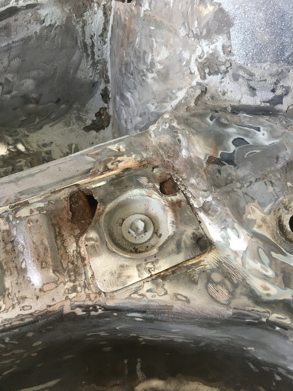 Посадочное тоже не пощадили годы, всё было в шлаке — Toyota Crown (S120)