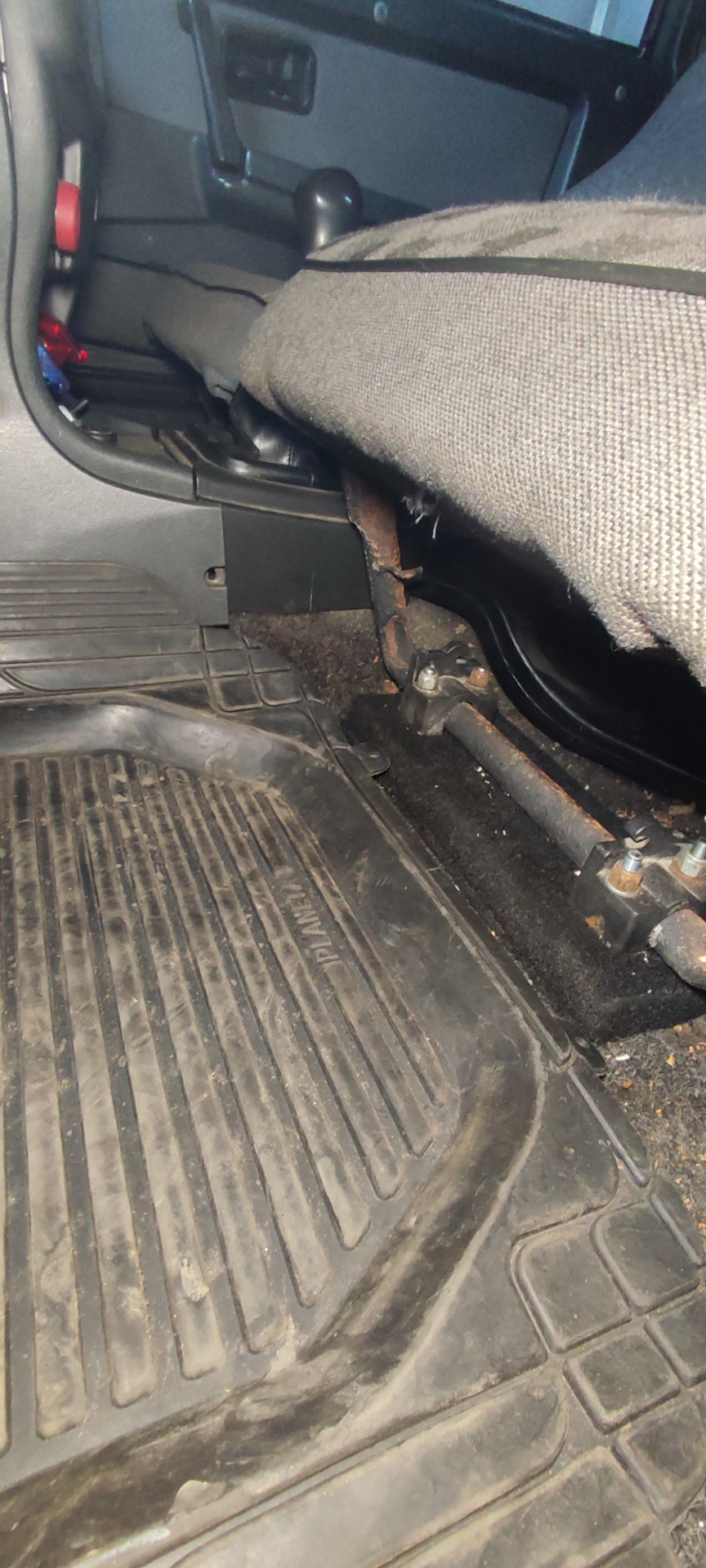 Подставка (лифт) под переднее сиденье — Lada 2113, 1,6 л, 2009 года ...