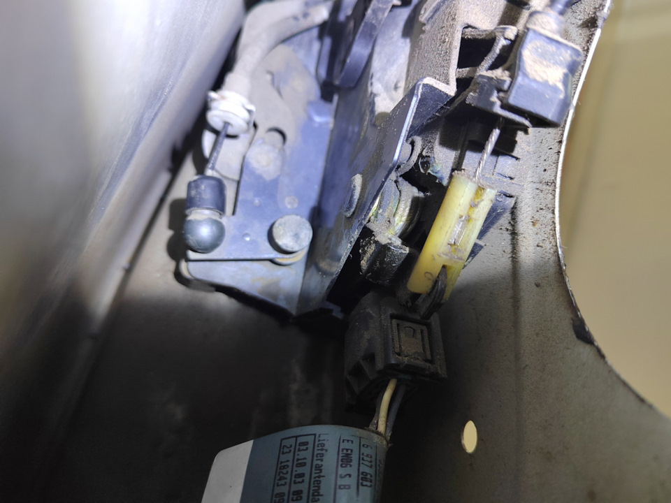 Ремонт механизма открытия двери. — BMW X5 (E53), 3 л, 2003 года ...