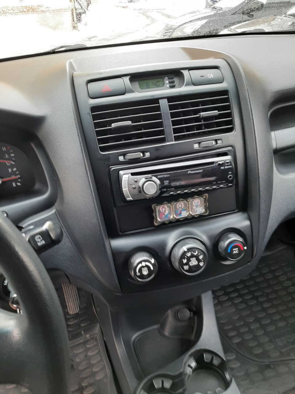 Магнитола — KIA Sportage (2G), 2 л, 2007 года | тюнинг | DRIVE2
