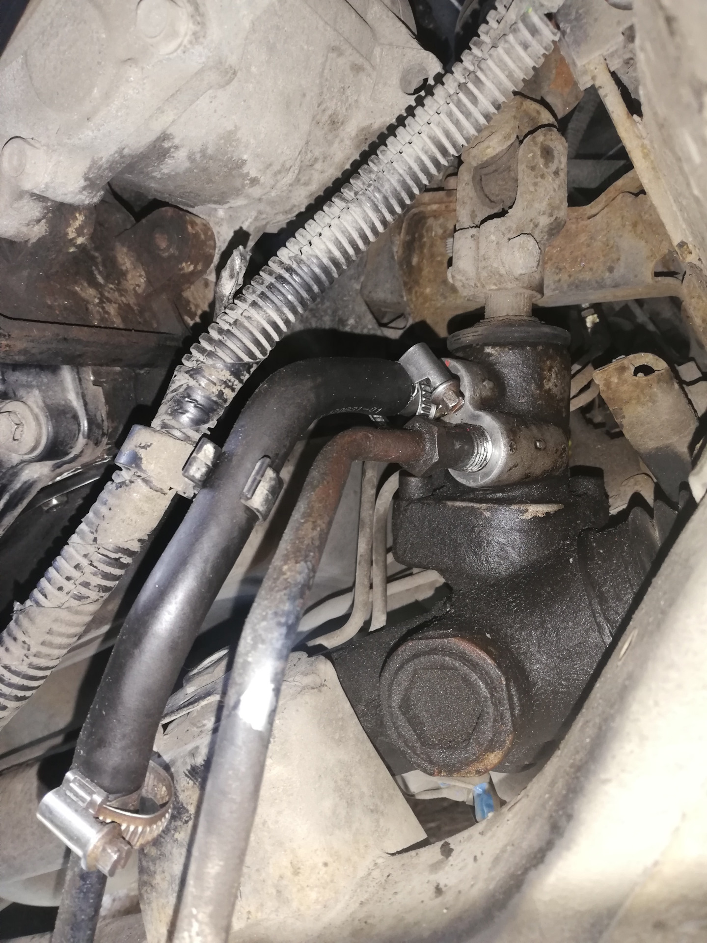 Проверка уровня, доливка и замена жидкости в гидроприводе рулевого управления Gr