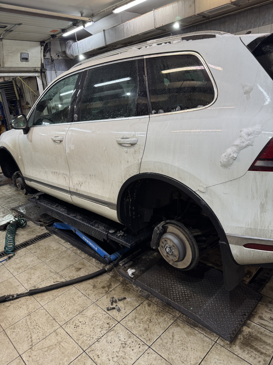 Новые зимние шины — Volkswagen Touareg (2G), 3 л, 2018 года | колёсные ...