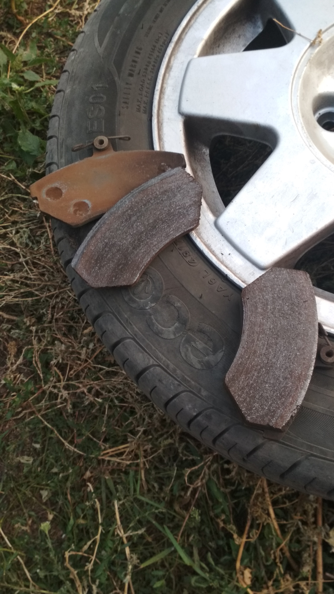 Отзыв о передних тормозных колодках Ferodo FDB774 — Volkswagen Passat ...