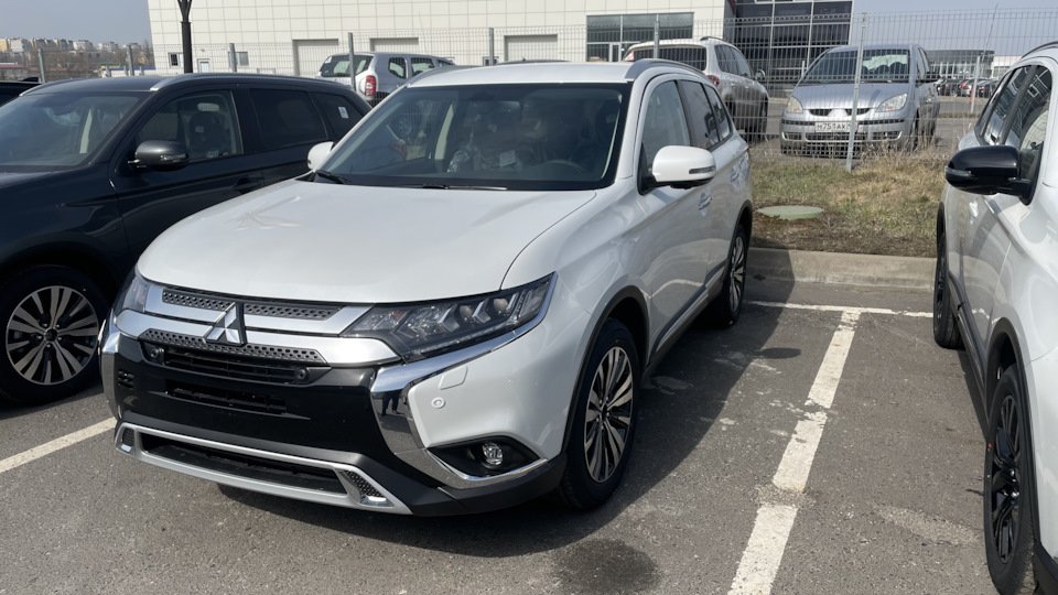 Mitsubishi outlander 2021 отзывы владельцев недостатки и достоинства