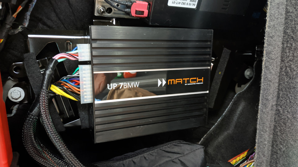 Match UP 7BMW — BMW X4 (F26). Запчасти на фото: 9382417