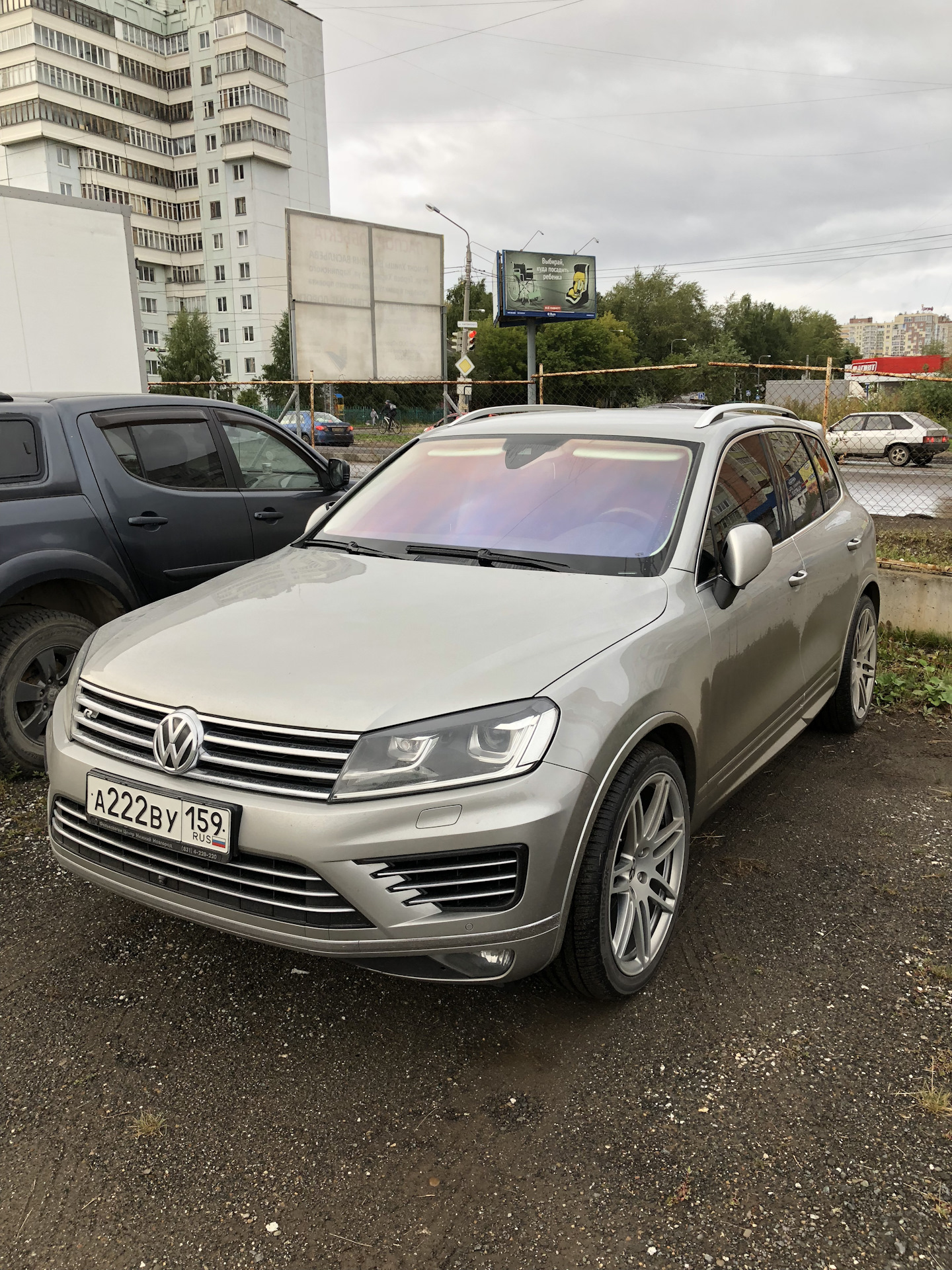 Стекло туарега. VW Touareg drive2. Туарег хамелеон. Атермальное стекло на Volkswagen Touareg. Touareg NF dla.