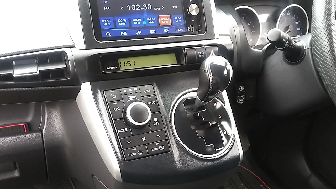 Как подключить телефон к рав 4. Рав 4 подключить блютуз на тойота. Rav4 xa50 беспроводное зарядка. Как подключить телефон к рав 4. Блютуз тойота хайлюкс.