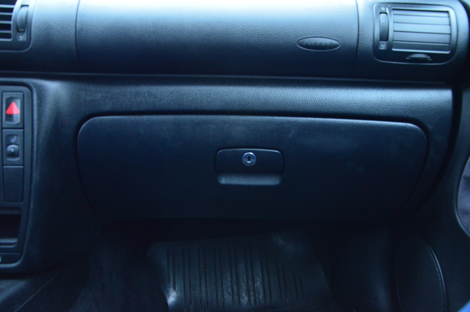 Плавное открывание бардачка — Volkswagen Passat B5, 1,9 л, 1997 года ...