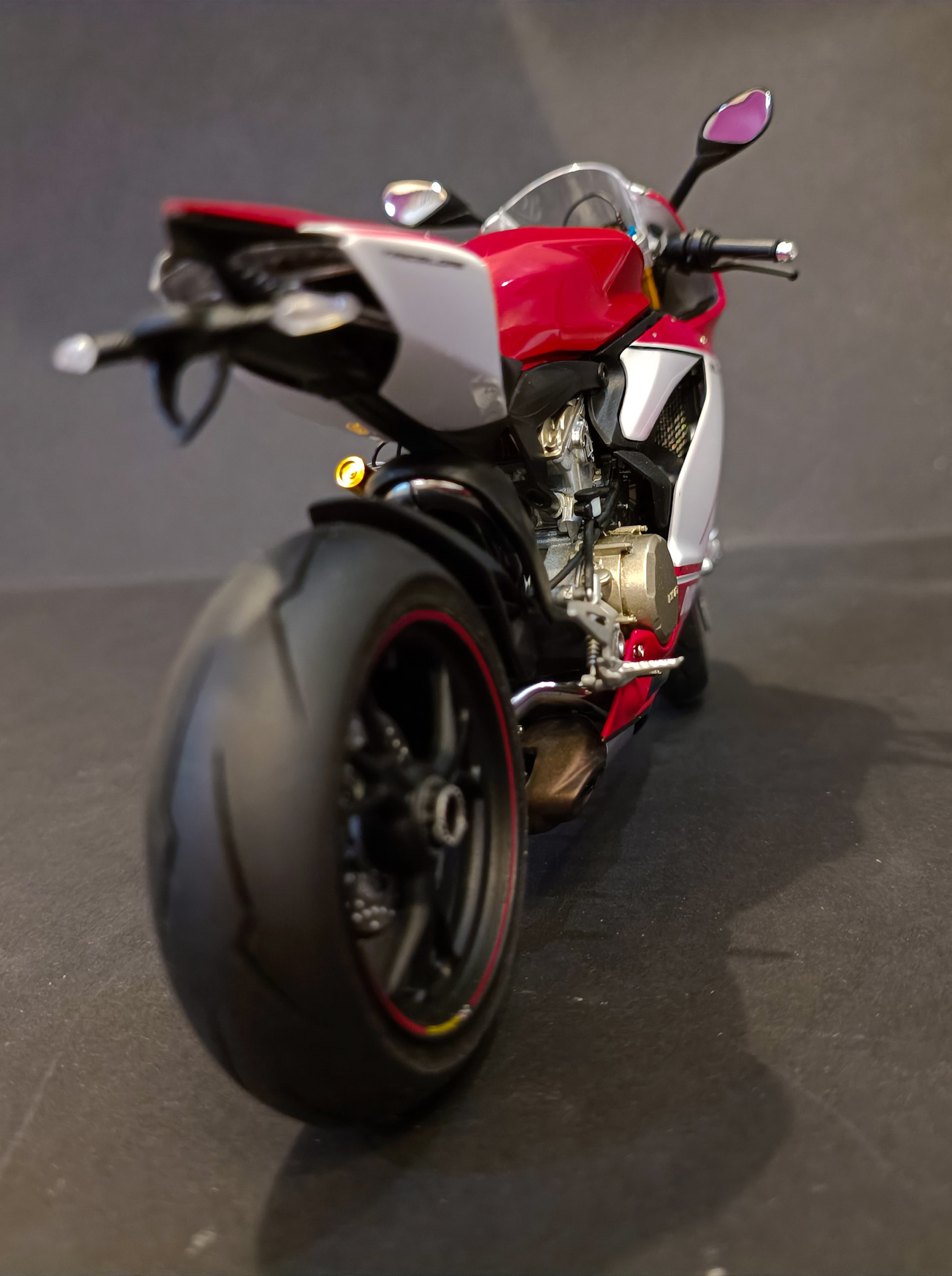 Ducati Panigale 1199 стант в городе