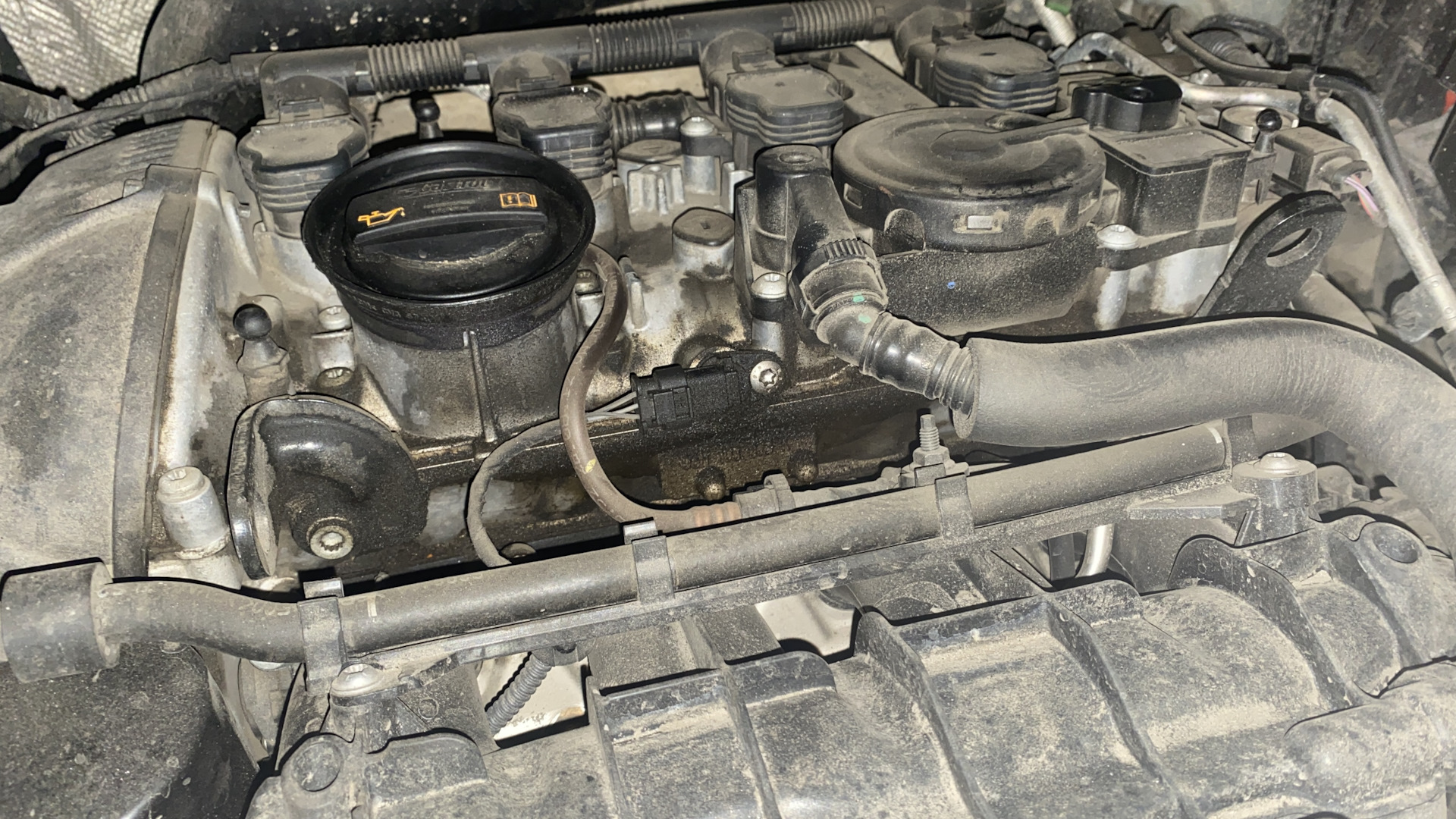 53. Замок бензобака, прокладочки — Volkswagen Tiguan (1G), 2 л, 2012 ...