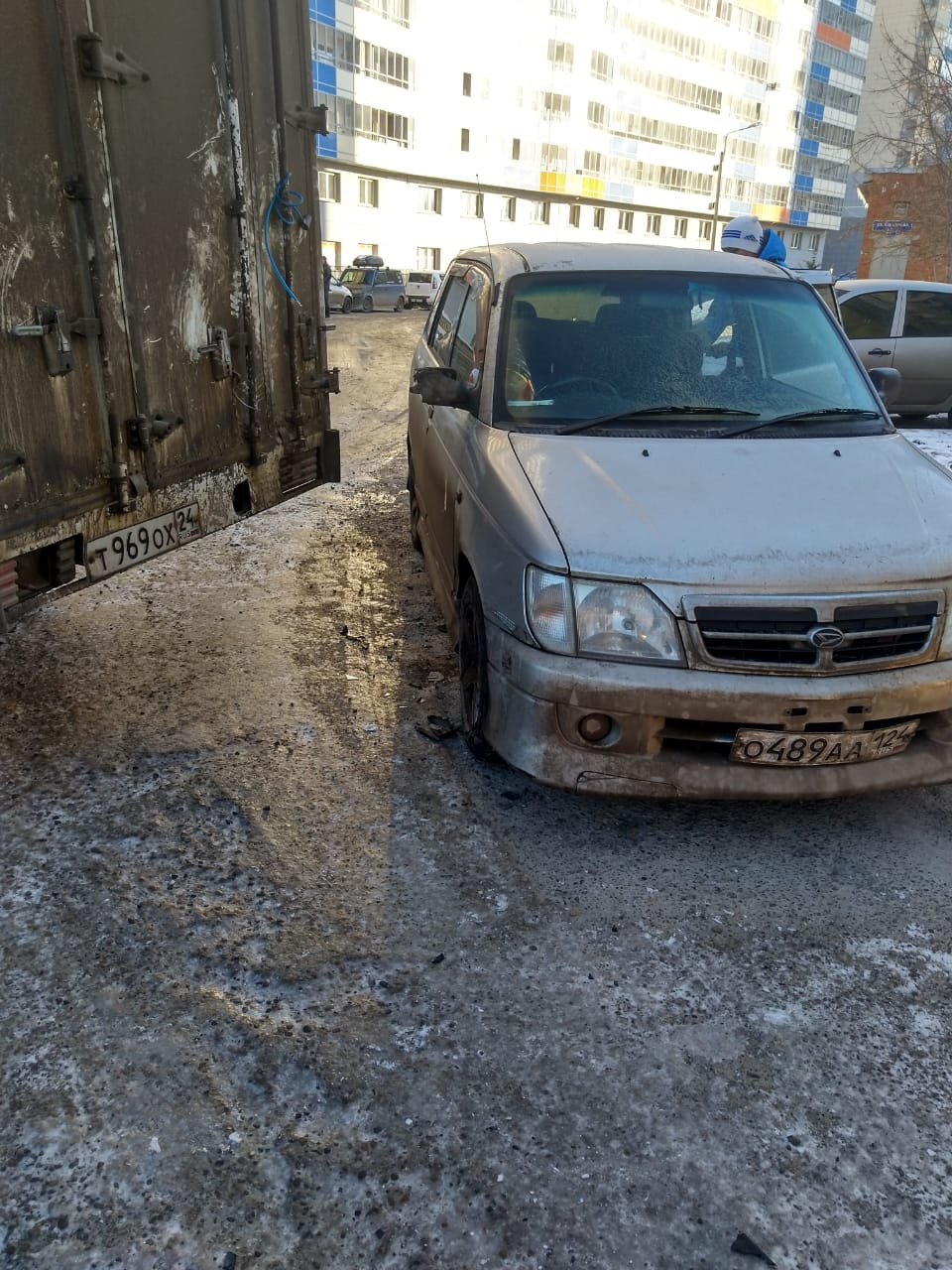 Маленькое ДТП!Зацепили во дворе дома!Замена правого зеркала! — Daihatsu  Pyzar, 1,6 л, 2000 года | ДТП | DRIVE2